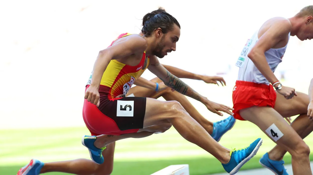 El atleta español Fernando Carro compitiendo en la prueba de los 3.000m obstáculos masculinos en los Campeonatos de Europa de Atletismo en Berlín