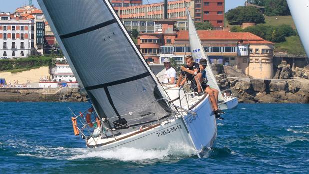 El Astur de Regatas organiza el sábado el VII Trofeo Presidente de Cruceros.