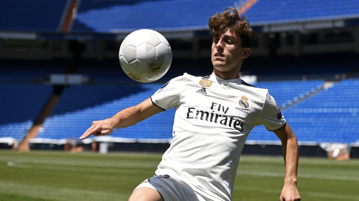 Presentación de Álvaro Odriozola como nuevo jugador del Real Madrid en el estadio Santiago Bernabéu