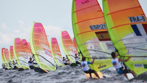 España comienza con cuatro tripulaciones en el top 20 del europeo de RS:X