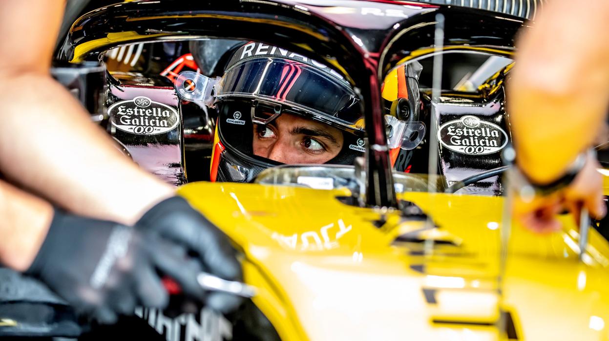 Carlos Sainz, en el interior de su Renault