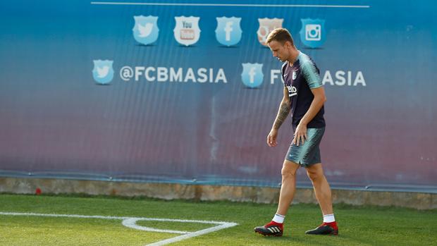 Rakitic espera que el Barça premie su fidelidad