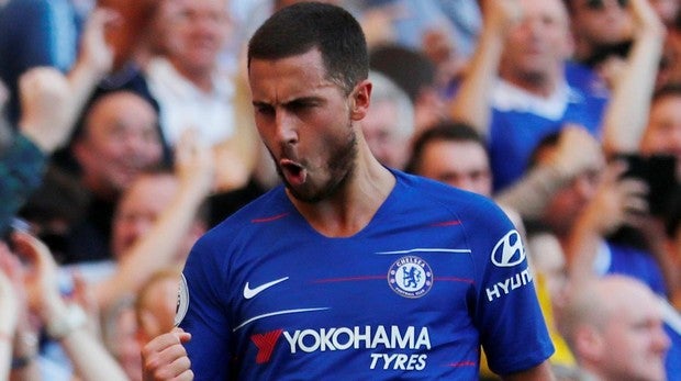 Hazard carga contra Mourinho y Conte