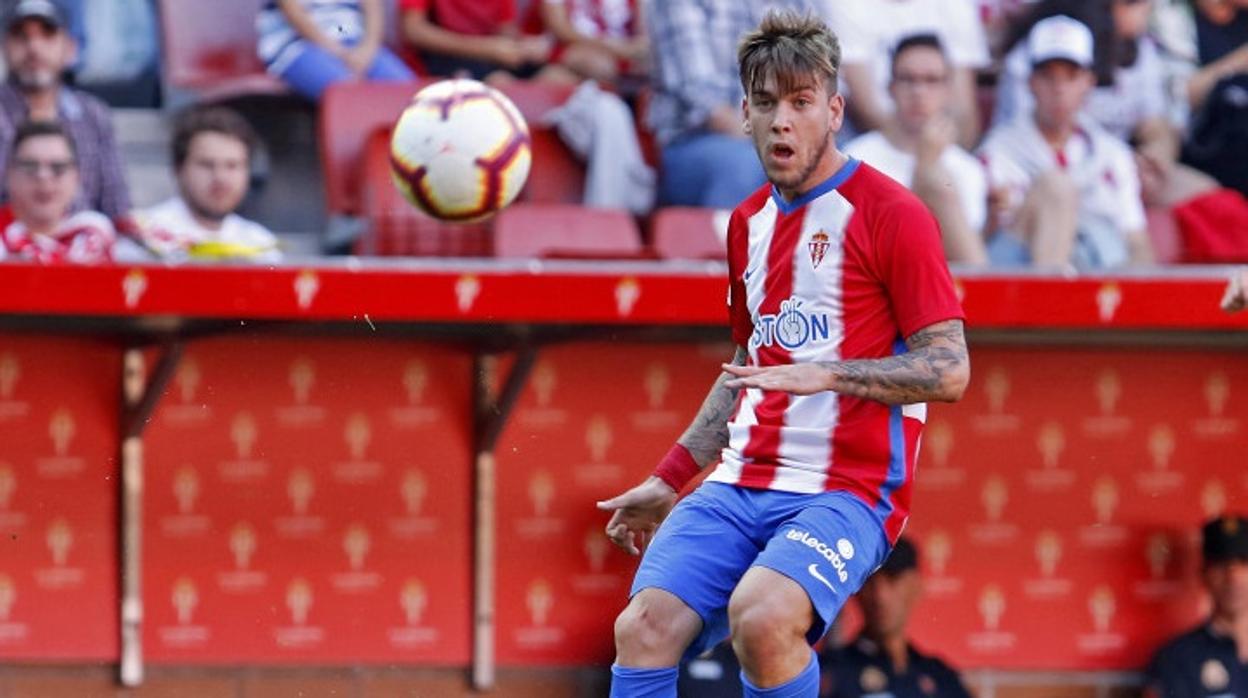 El Sporting se libra de un correoso Extremadura