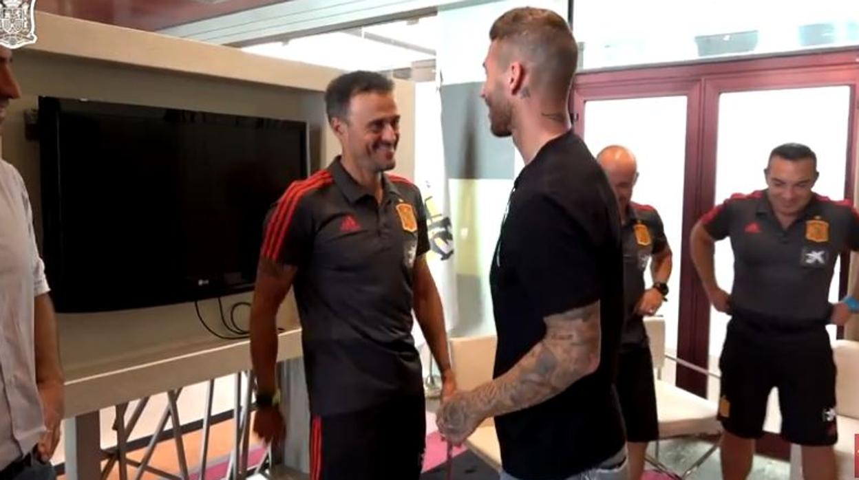 El cariñoso saludo entre Luis Enrique y Sergio Ramos