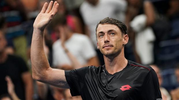 Millman da la sorpresa del torneo al eliminar a Federer y jugará los cuartos contra Djokovic