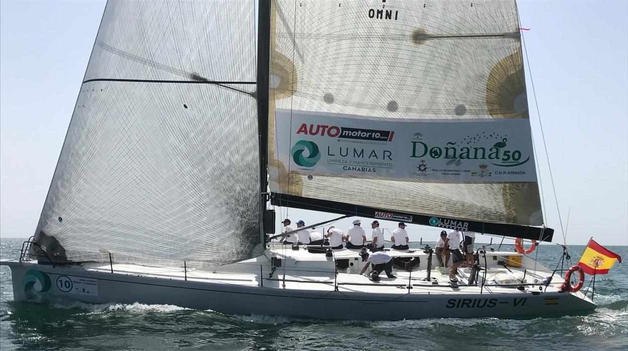 El «Sirius VI» cruza el primero la línea de llegada de la regata Huelva-La Gomera