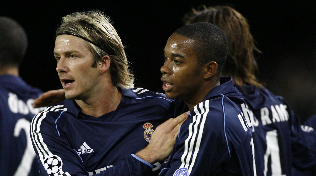 Robinho celebrando un gol junto a Beckham en su etapa en el Real Madrid