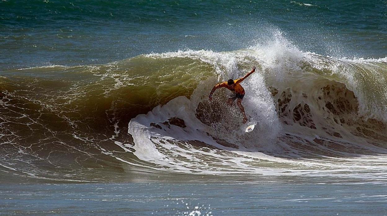 España mantiene en liza a todos sus competidores tras la segunda jornada de los ISA World Surfing Games