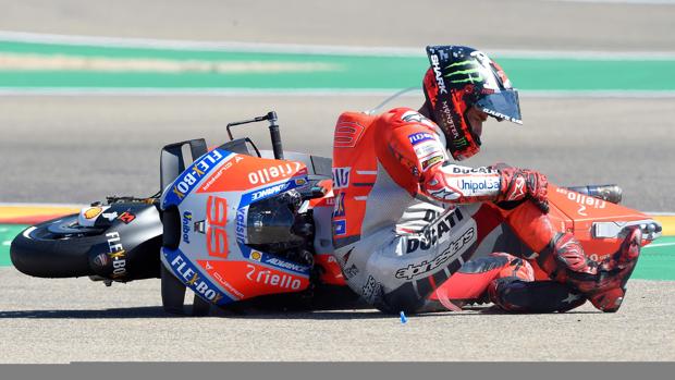 Márquez llama a Lorenzo tras la polémica primera curva de Aragón