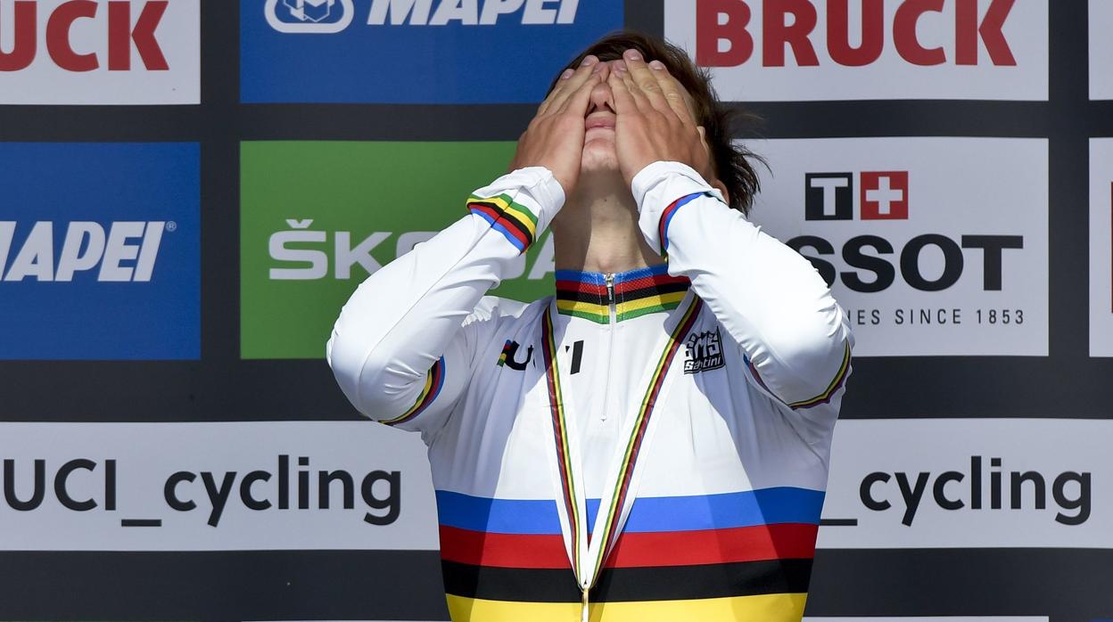 Evenepoel celebra emocionado su triunfo