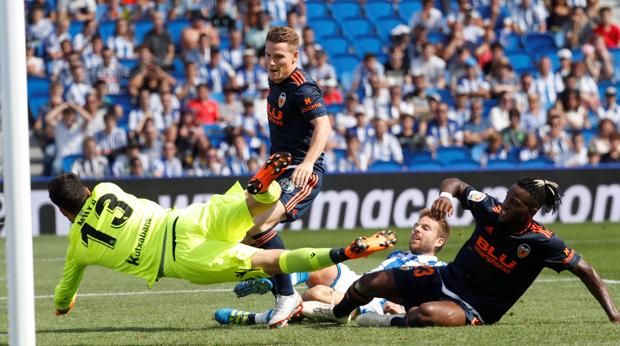 Gameiro da el primer triunfo al Valencia