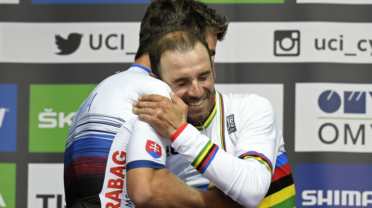 El sentido abrazo entre Valverde y Sagan
