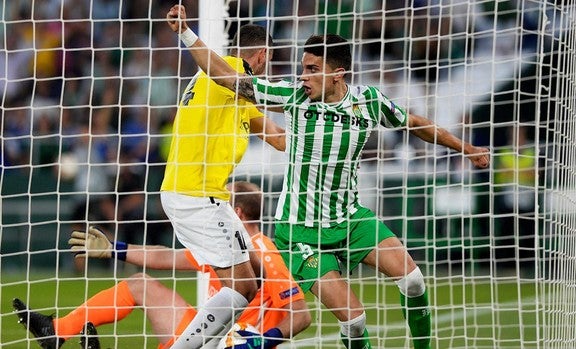 El Betis cumple y suma su primer triunfo