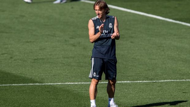 Modric reclama el mando para enderezar la nave