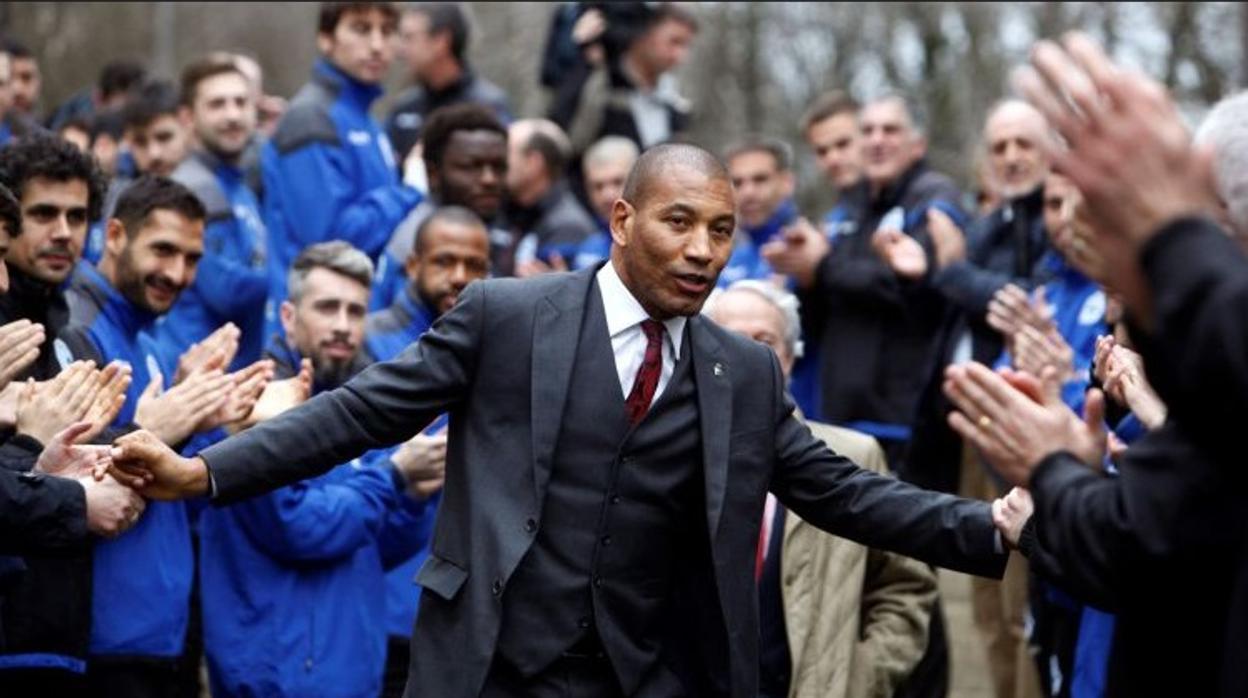 Mauro Silva, el pasado mes de abril en La Coruña, inaugurando su calle