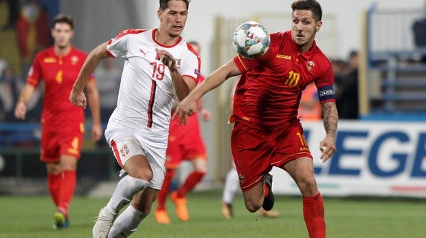 Un doblete de Mitrovic da el triunfo a Serbia