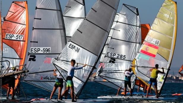 El viento condiciona el arranque del Surfari Mar Menor