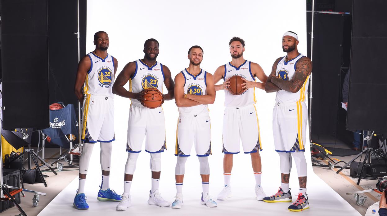 Durant, Green, Curry, Thompson y Cousins, un cinco incial de miedo