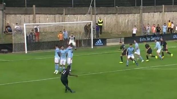 El show de Vinicius en Vigo: golazo de falta, roja y dedo al escudo