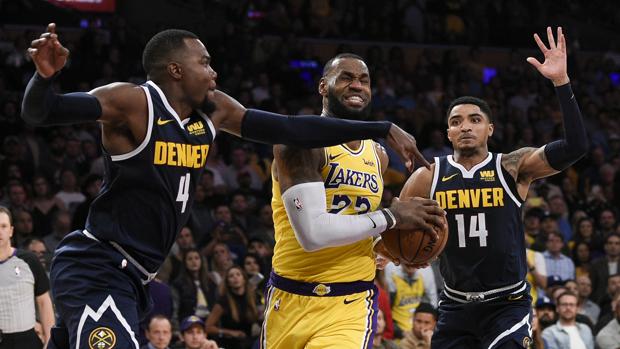 LeBron ya se luce con los Lakers