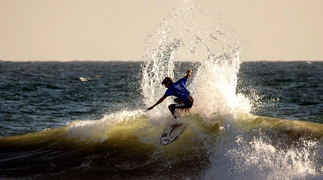 Paolo Giorgi consigue el pase a segunda ronda en la Vissla ISA World Junior Championship 2018