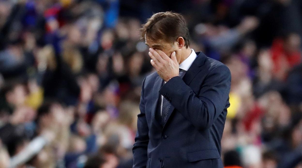 Lopetegui se lamenta durante el clásico del Camp Nou