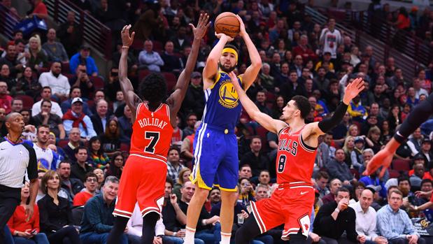 Klay Thompson rompe los límites desde el perímetro