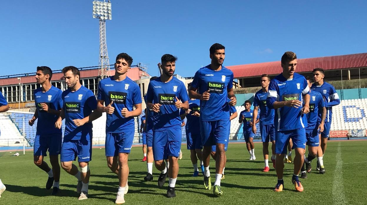 La plantilla del Melilla, en un entrenamiento