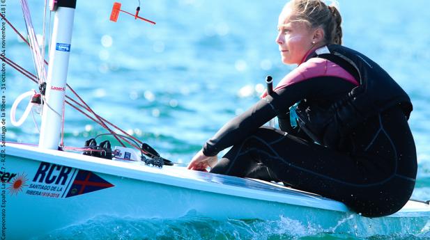 Jordi Lladó Y Lara Sabine Himmes asumen el mando del Campeonato de España de Laser 4.7