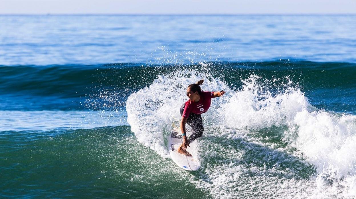 Nadia Erostarbe y Lucía Machado llegan a la jornada final del ISA World Junior con sus opciones intactas