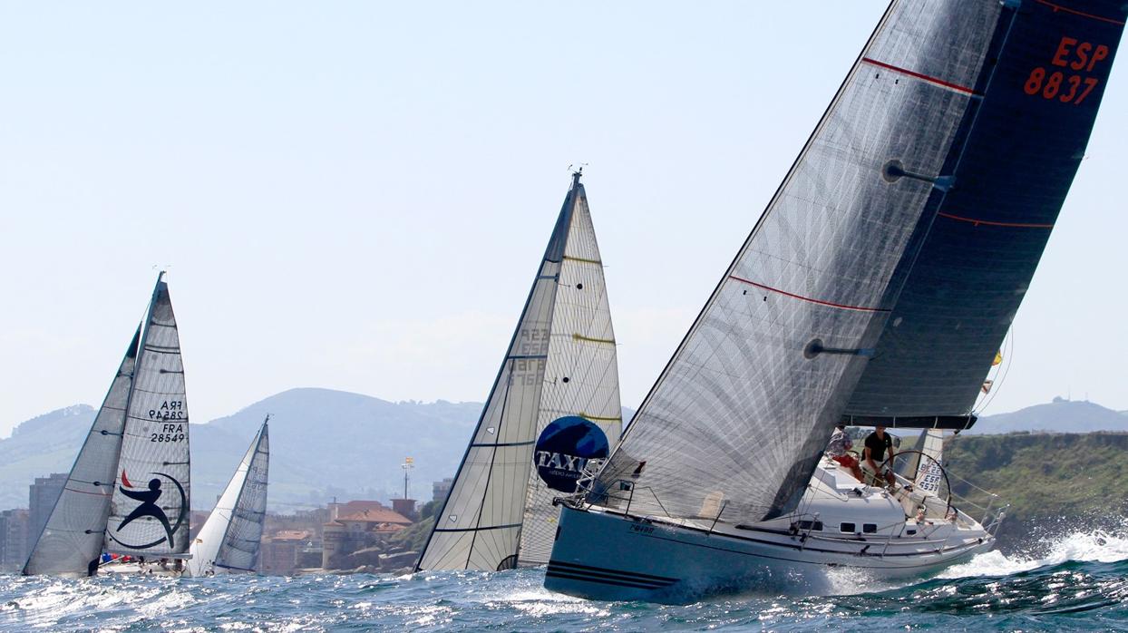 El «Bullbox», Crucero I y el «Ita II», en Crucero II, vencedores del Trofeo de Otoño del Astur de Regatas