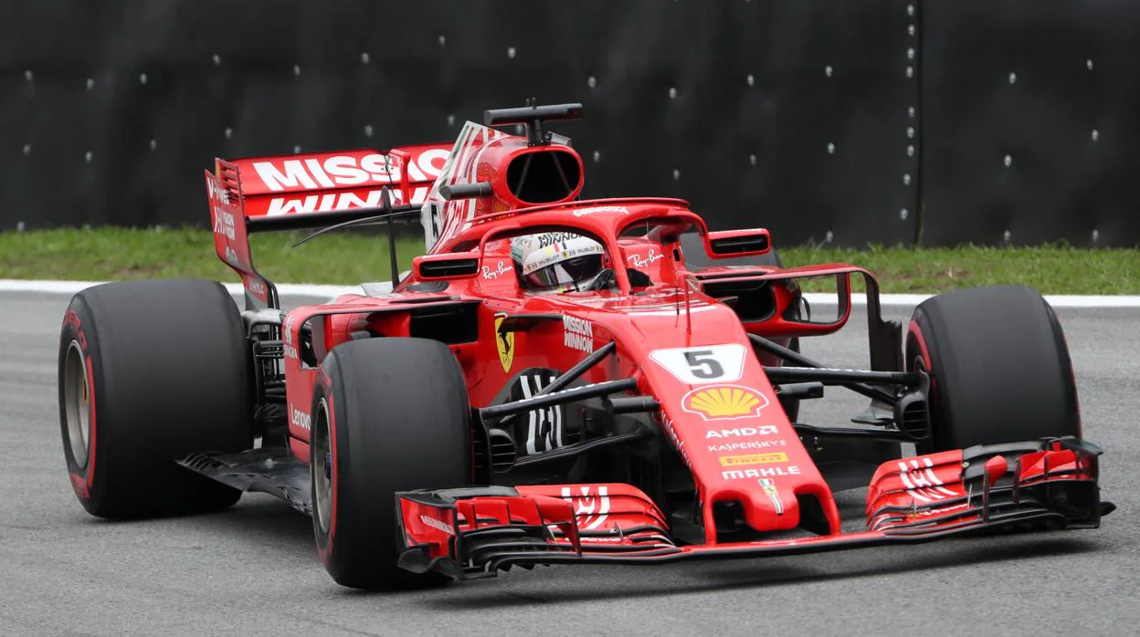 Vettel, por delante de los Mercedes en los terceros libres