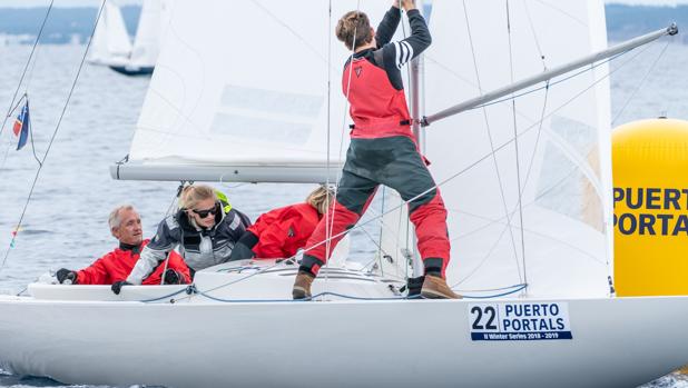 Puerto Portals continúa con el espectáculo de la Dragon Winter Series