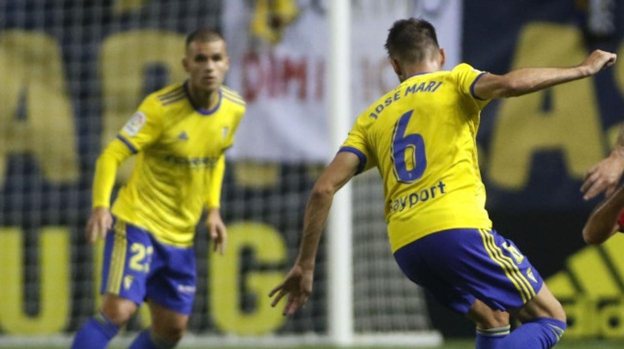 El Cádiz gana al Rayo Majadahonda y se mete en promoción de ascenso