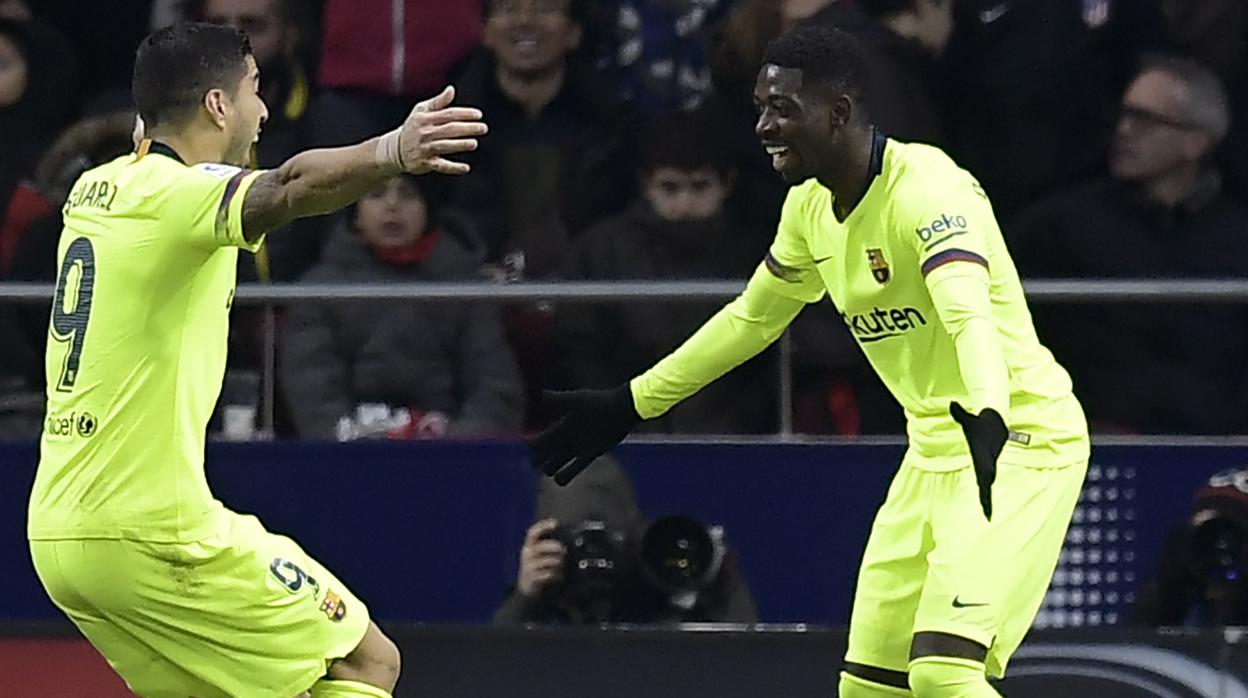 Dembélé celebra su tanto con Luis Suárez