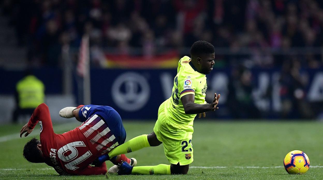 Umtiti durante una jugada en el partido entre el Barcelona y el Atlético de Madrid