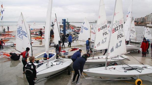 La Vela Ligera toma La Cantera en el arranque de la Semana Náutica