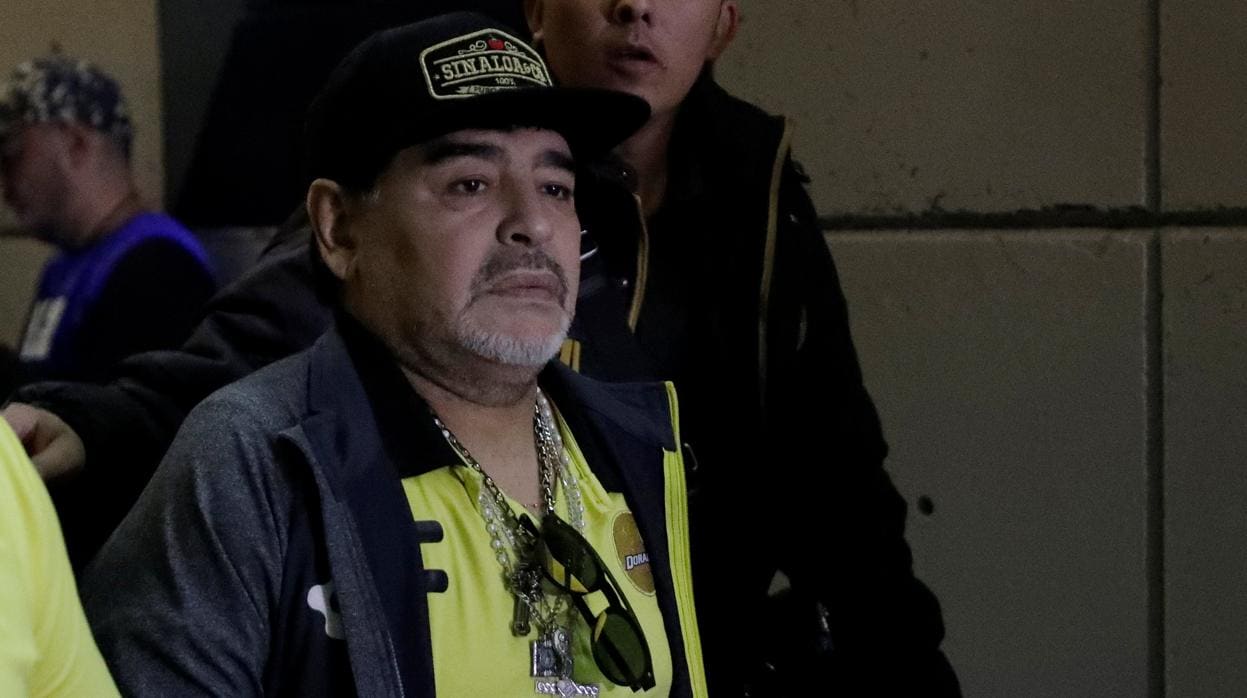 Maradona intentó agredir a los aficionados del San Luis