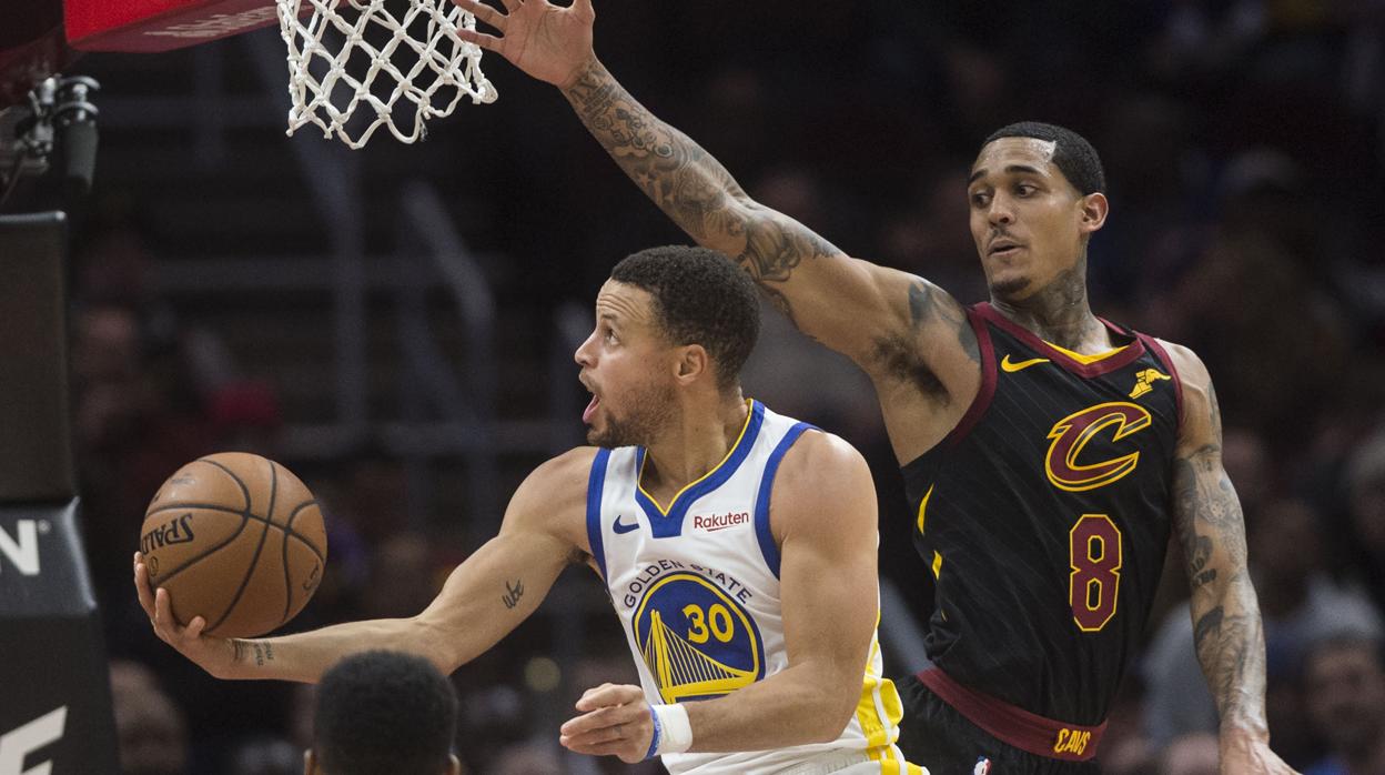 Curry revitaliza a los Warriors: 42 puntos con 9 de 14 en triples