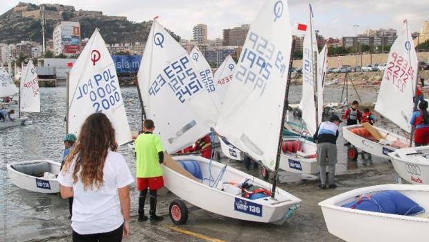 275 Optimist se dan cita en la segunda entrega de la Semana Náutica de Alicante