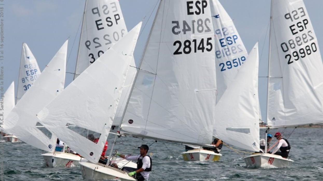 Juanma Barrionuevo y Alejandro Díaz se colocan líderes en el Trofeo Armada Española de Snipe