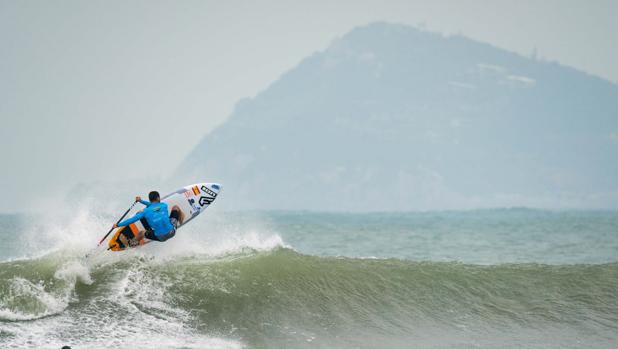 Iballa Moreno Ruano y Juan de los Reyes nuevos campeones de España de SUP Olas