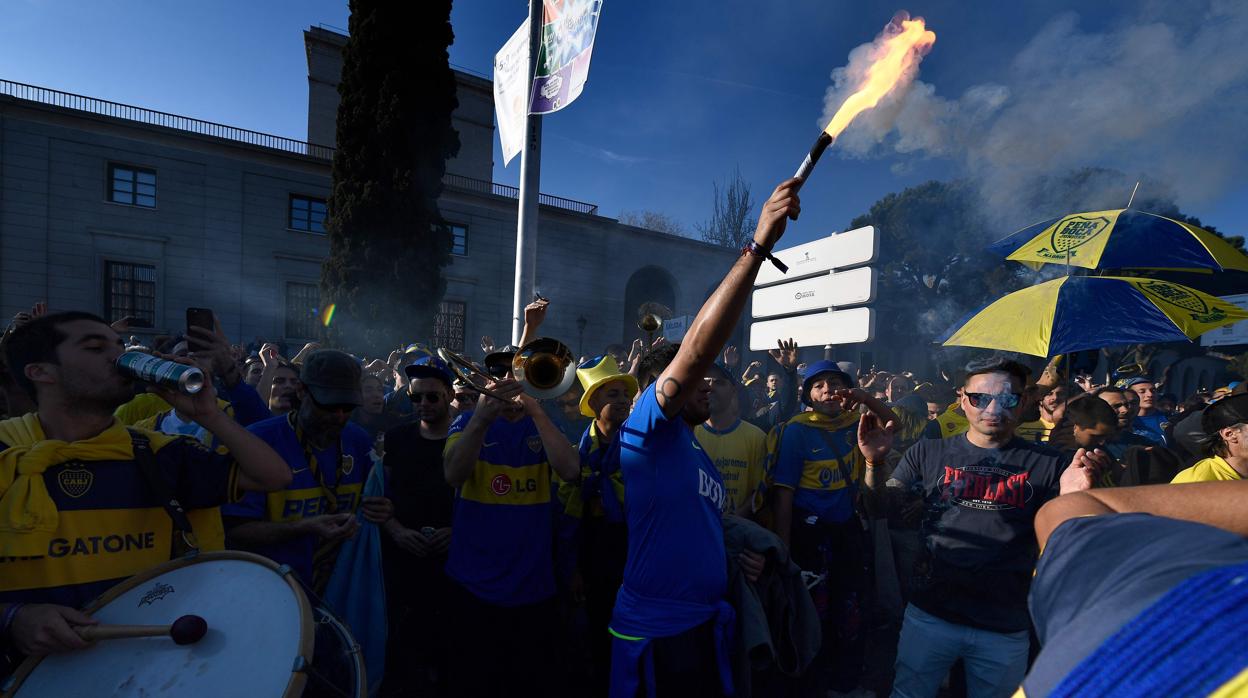 La afición de Boca Juniors, en la zona habilitada para ellos en Nuevos Ministerios