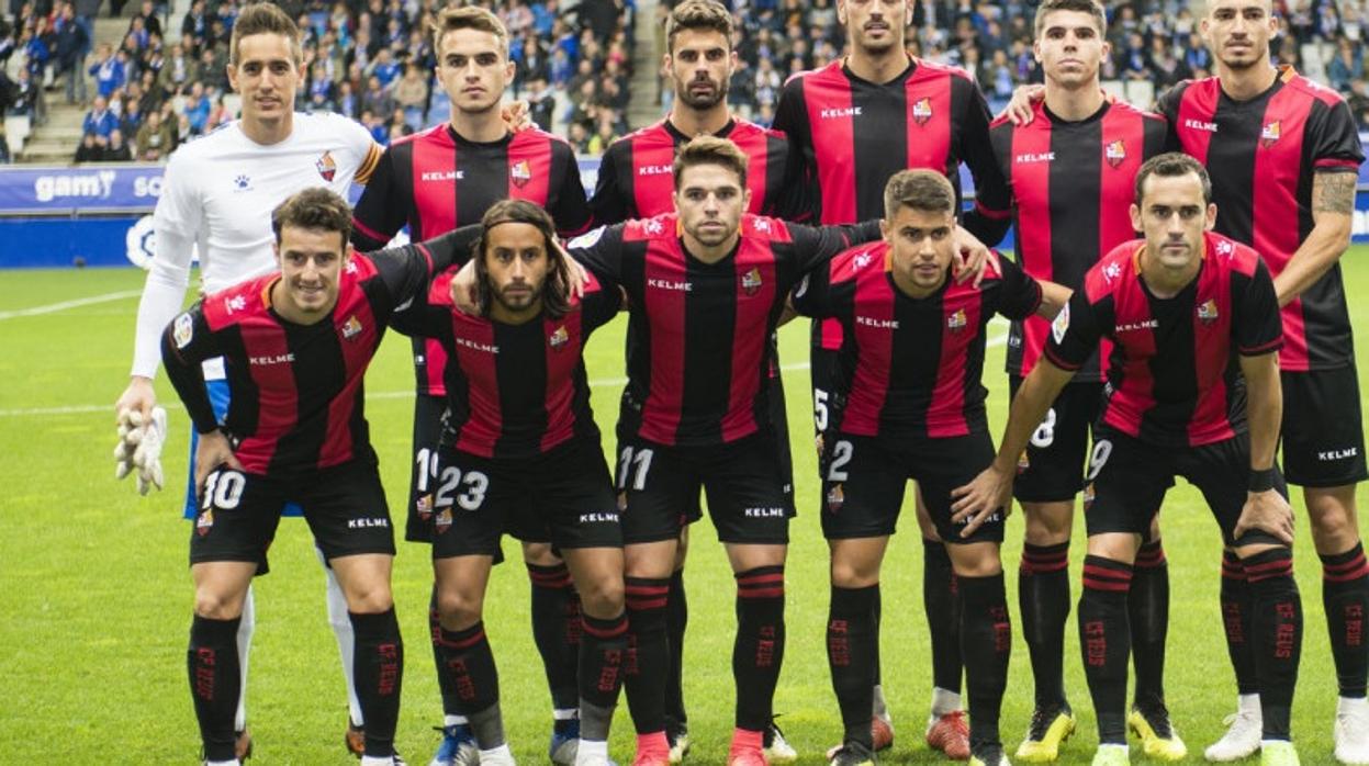 Formación del Reus en su visita al Oviedo