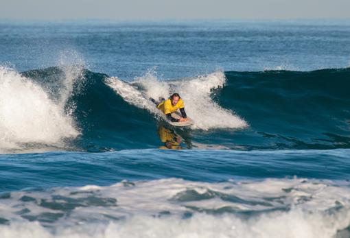 Aitor Francesena, Álvaro Bayona y Carmen López debutaron en el Mundial de Surf Adaptado