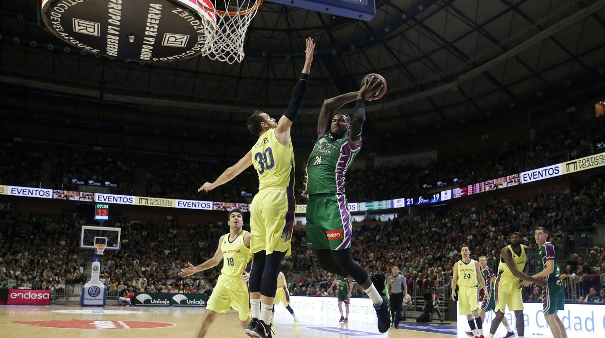 El Unicaja tumba al líder