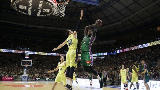 El Unicaja tumba al líder