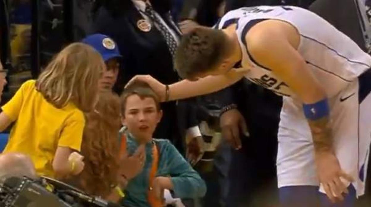 El gran gesto de Luka Doncic con un niño que aplaude toda la NBA