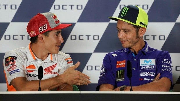 Valentino Rossi se rinde a Marc Márquez